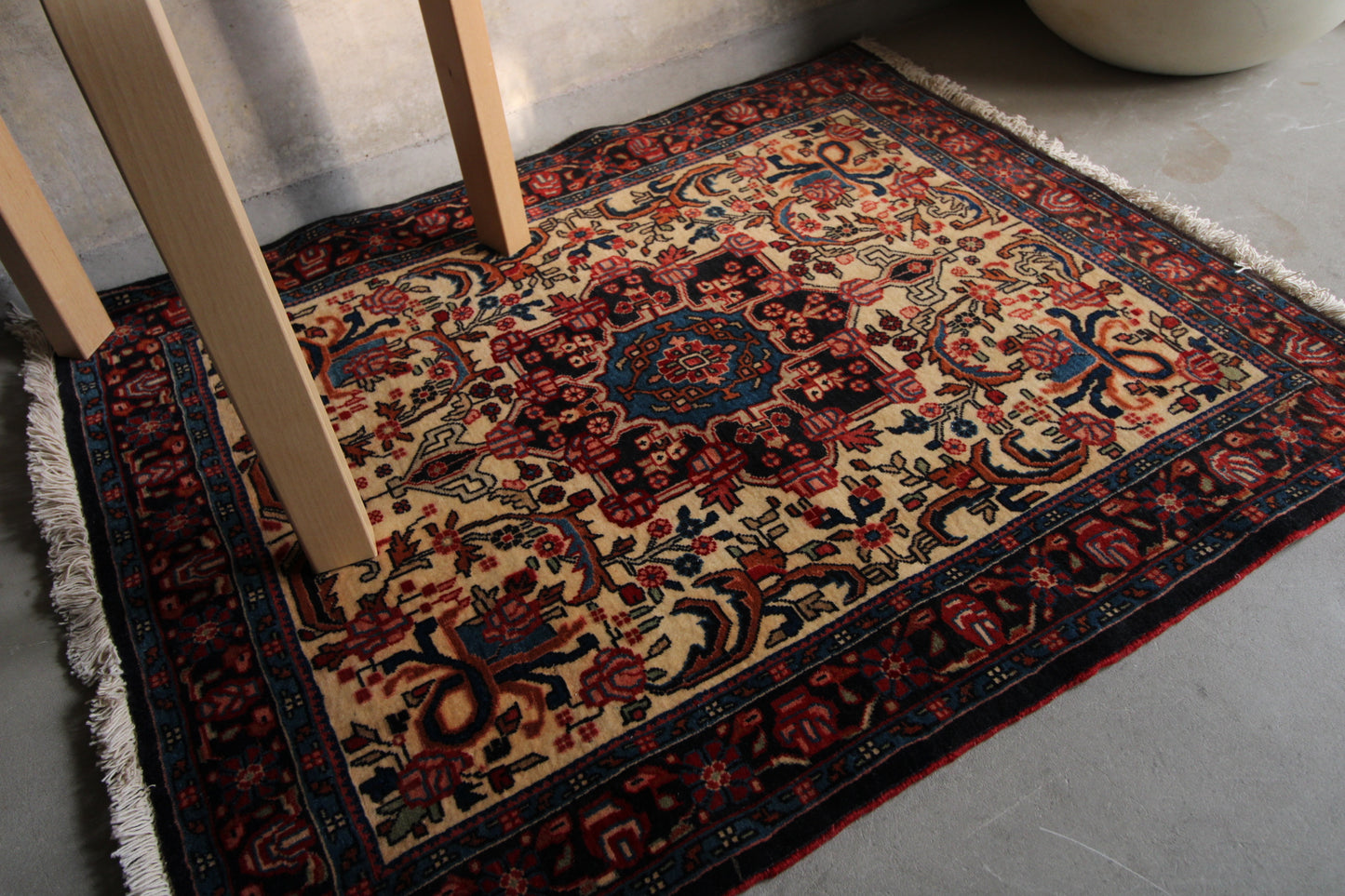 IRAN ANTIQUE BIJAR 1885年代 84 × 70 cm