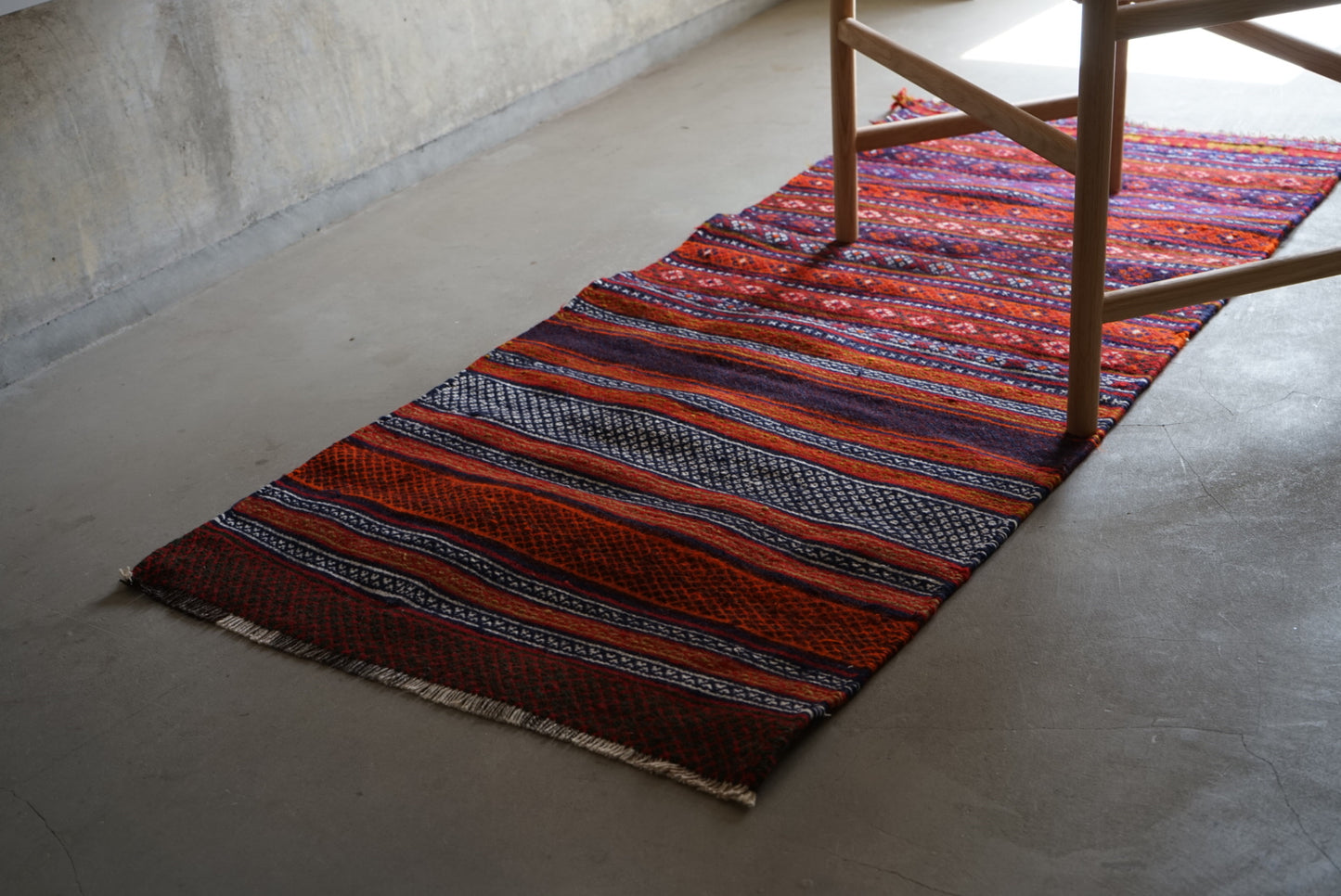 IRAN OLD SHIRAZ QASHQAI KILIM 1940年代 156 × 67 cm / 5'1" × 2'2" ft