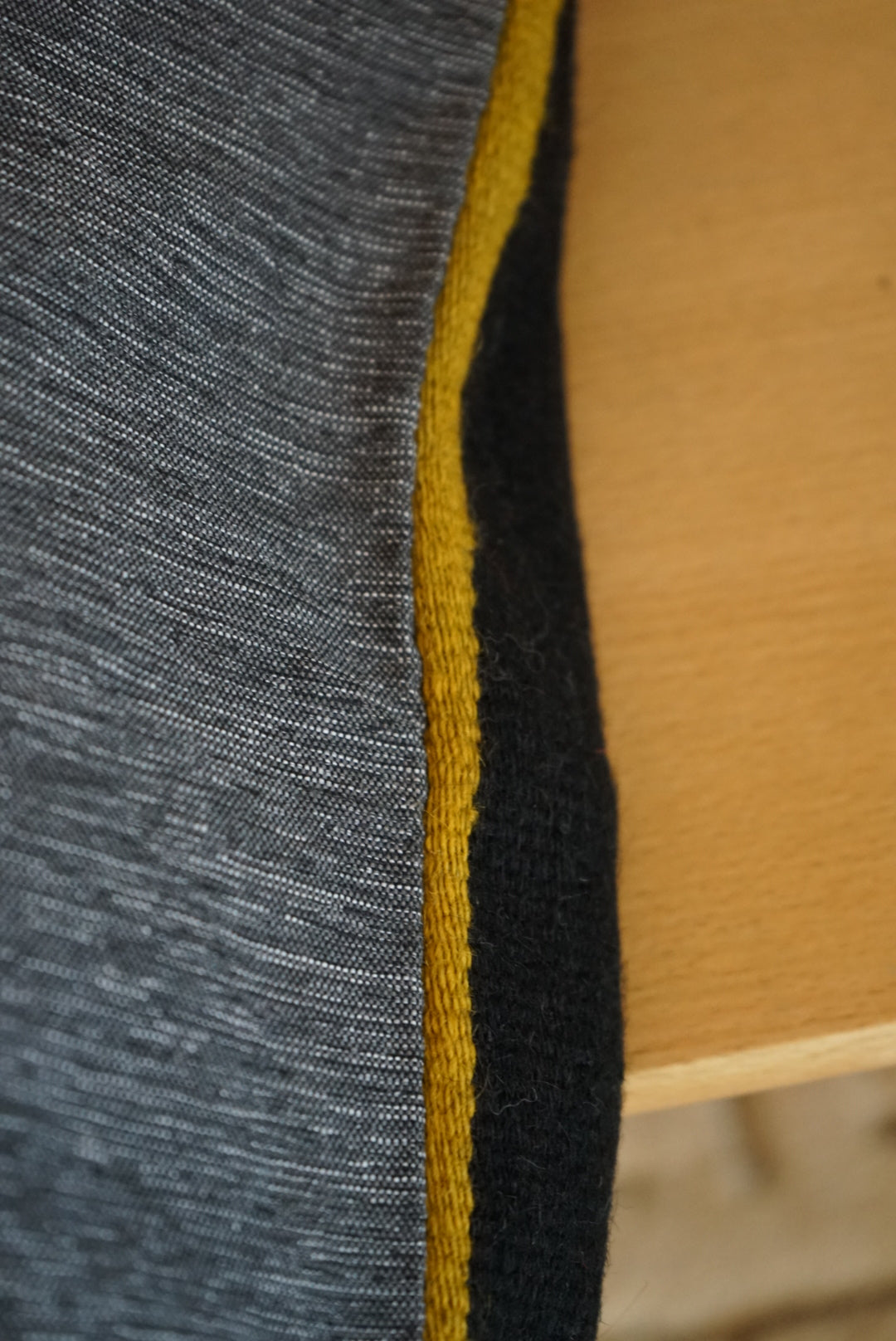Türkiye Old Kilim Cushion Cover Black , Yellow , Blue Stripe Design 50 × 50 cm No.TR25567 / 送料無料・羊毛手織りキリム