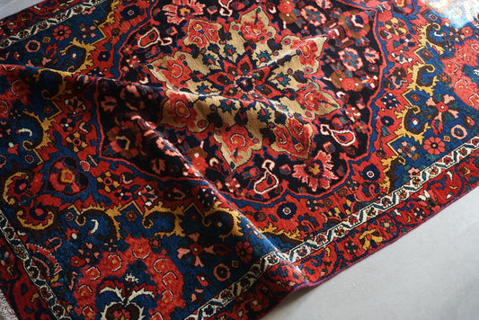 IRAN ANTIQUE BAKHTIARI
1900年代 193 × 132.5 cm