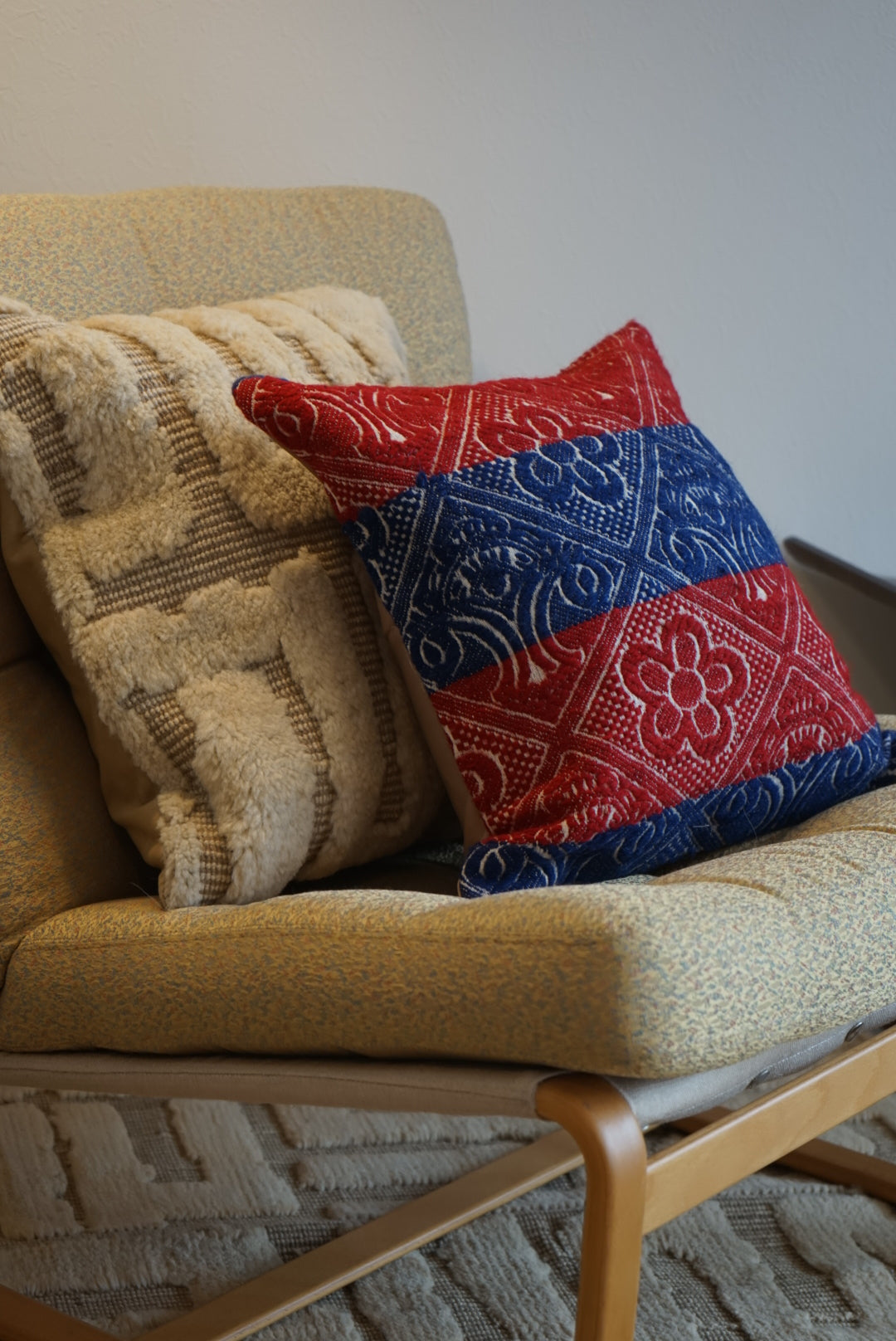 Türkiye Old Kilim Cushion Cover Bicolor Red , Blue Flower 40 × 40 cm No.TR25360