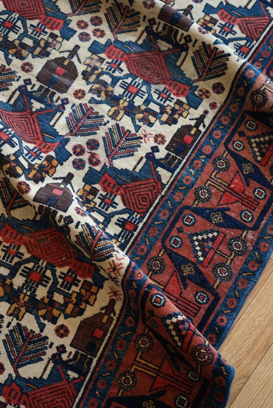 店頭販売 IRAN ANTIQUE BAKHTIARI GAVAN BUSHES
1870年代 185.5 × 146 cm