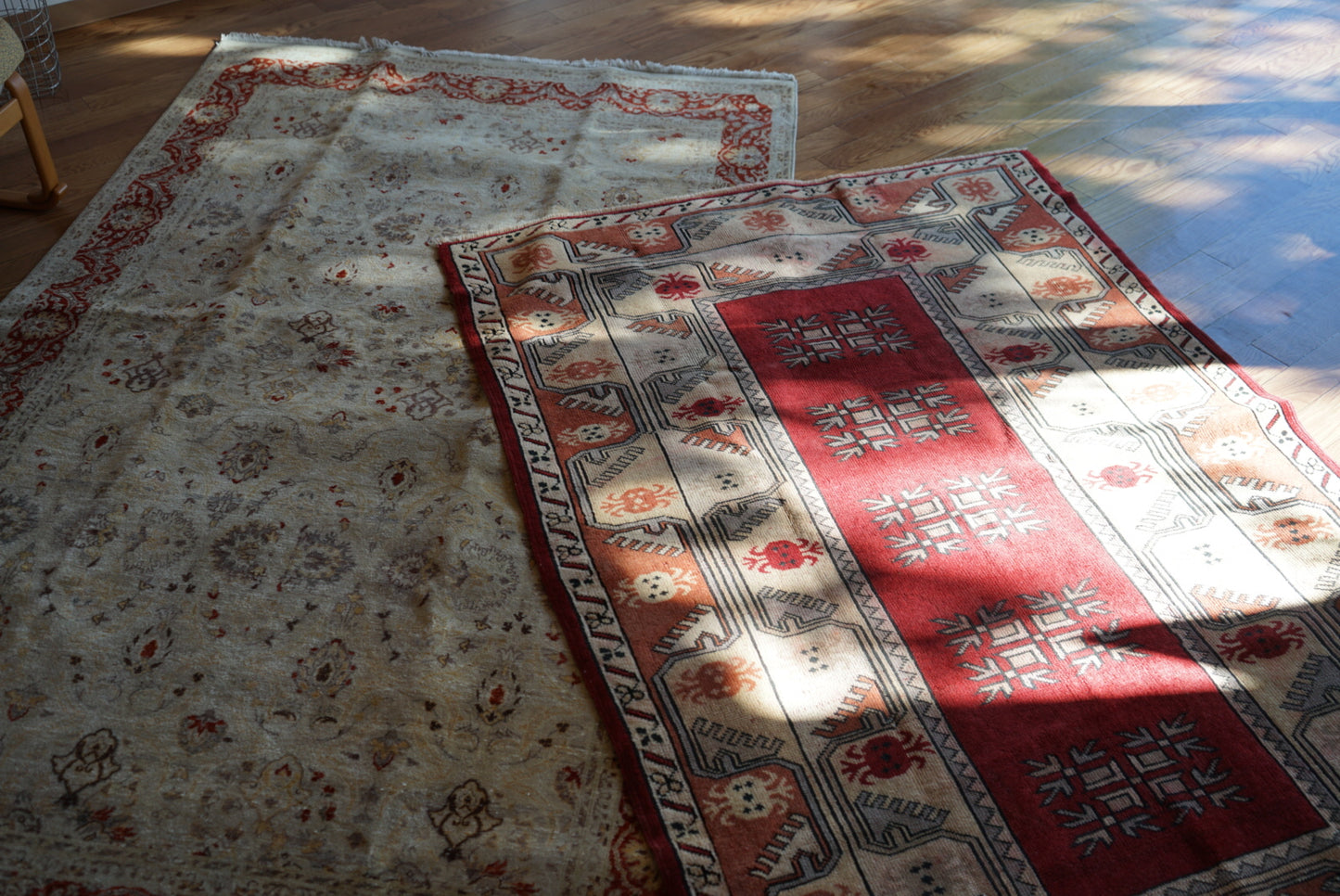 Türkiye Old Anatoria Beige , Red 1960年代 222 × 136 cm No.TR25551 / 国内送料無料・羊毛手織り絨毯