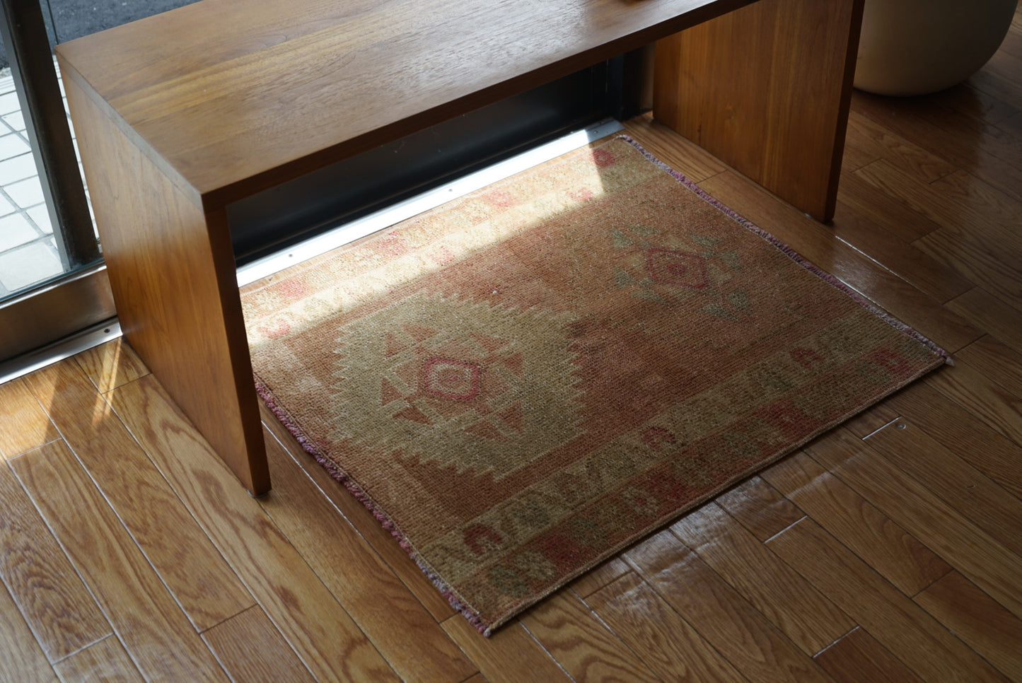 Türkiye Old Oushak Pink Medallion 1970年代 77.5 × 72 cm No.TR25413