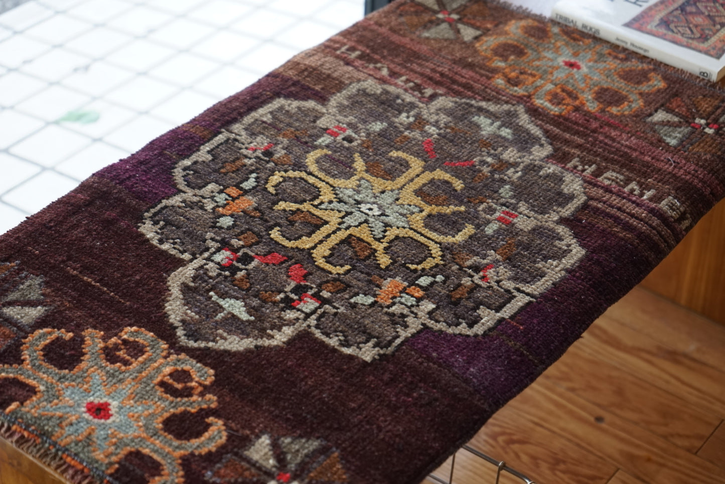 Türkiye Old Oushak Purple , Glay Medallion 1970年代 77 × 44 cm No.TR25420
