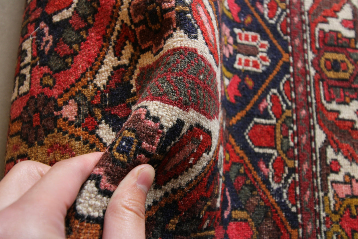 IRAN OLD BAKHTIARI
SAMAVARI 1950年代 150 × 107 cm / 4'9 × 3'5" ft