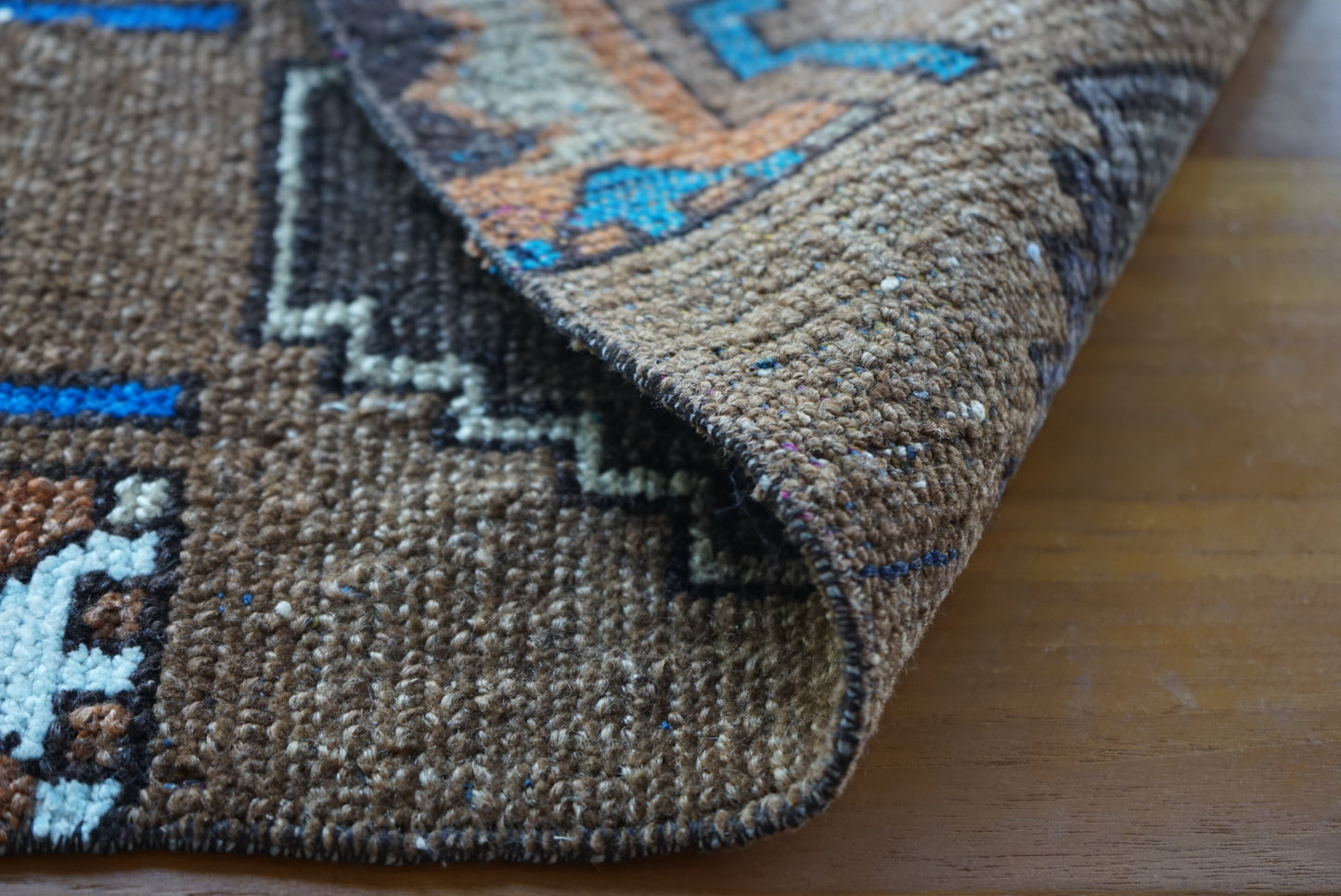 Türkiye Old Oushak Brown , Blue Medallion 1970年代 65 × 39.5 cm No.TR25419