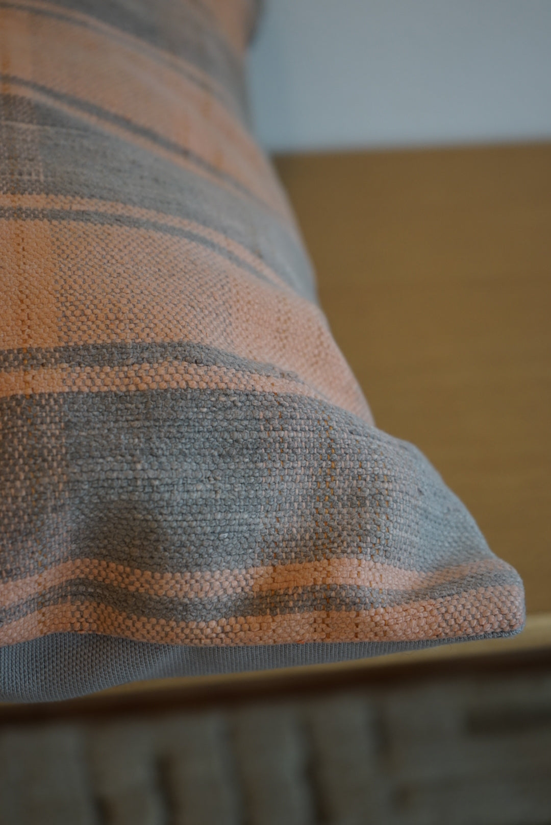 Türkiye Old Kilim Cushion Cover Pink , Glay Checker Design 45 × 45 cm No.TR25573 / 送料無料・羊毛手織りキリム