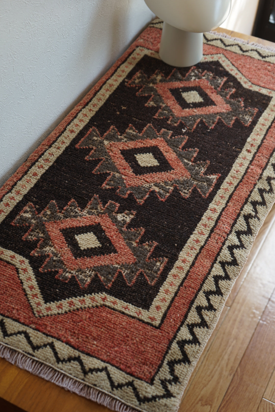 Türkiye Old Oushak Pink , Black 1970年代 89 × 51 cm No.TR25410