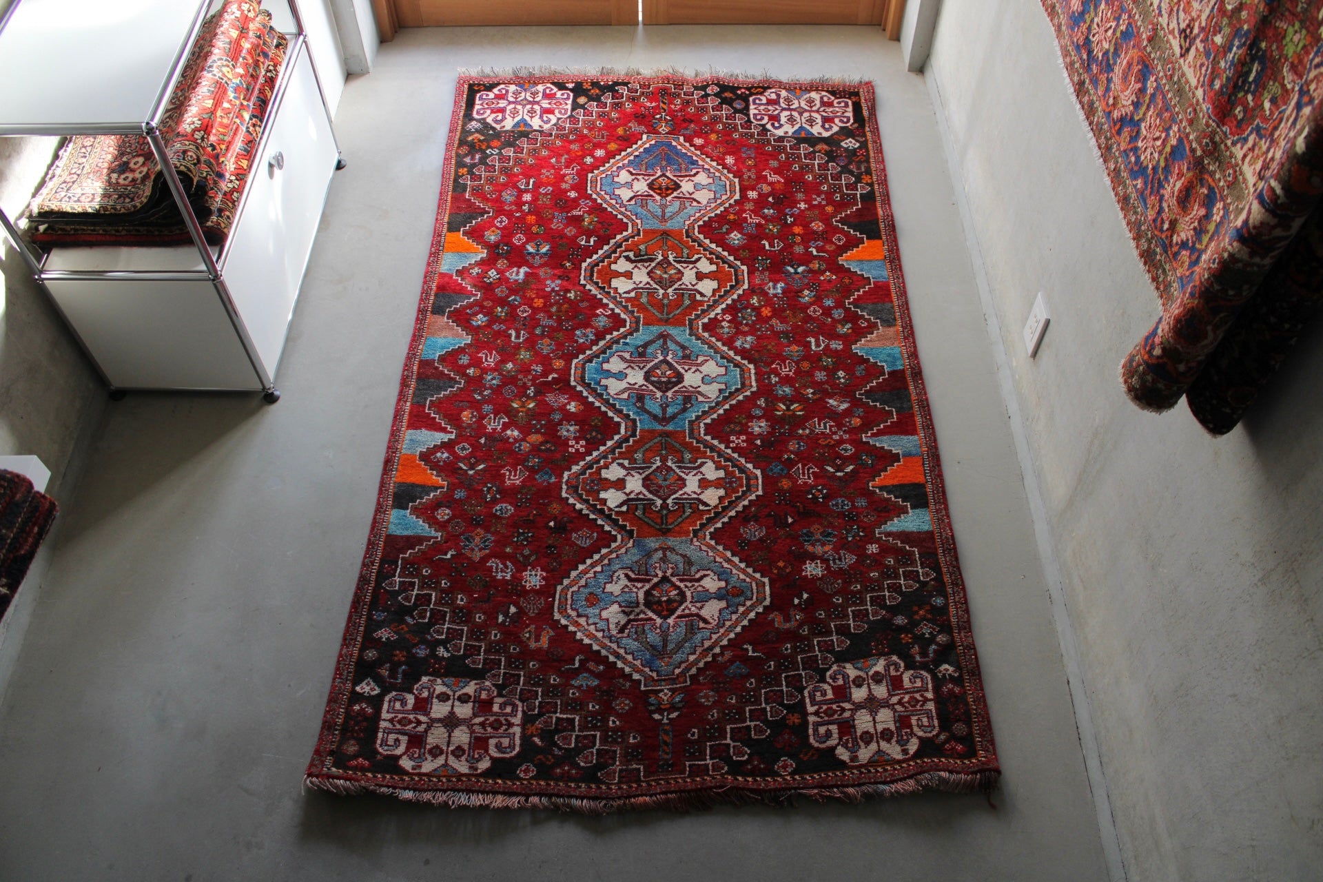 IRAN OLD SHIRAZ QASHQAI 1970年代 195 × 112 cm / 6'4 × 3'6 ft – MAISON  ÉTRETAT