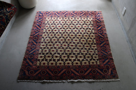 IRAN ANTIQUE KERMANSHAH SONGHOR
1930年代 144 × 127 cm