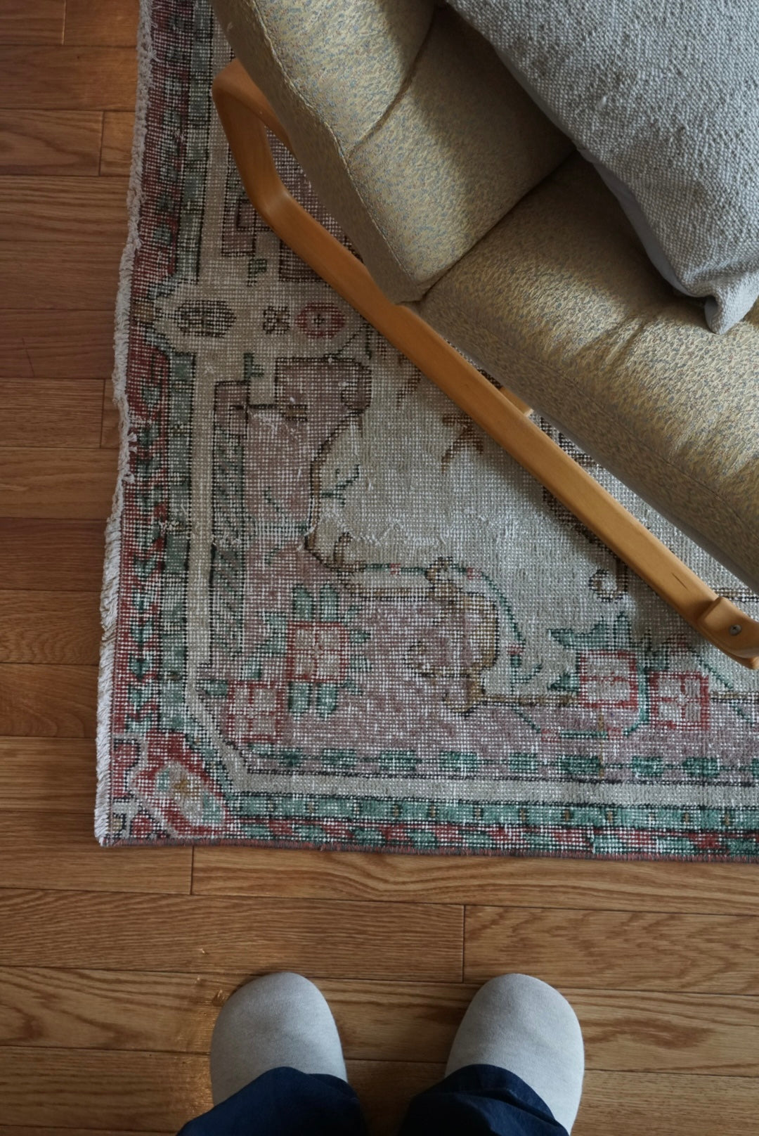 Türkiye Old Isparta Beige , Pink , Green Flower Garden 1970年代 208 × 113 cm No.TR25509 / 国内送料無料・羊毛手織り絨毯