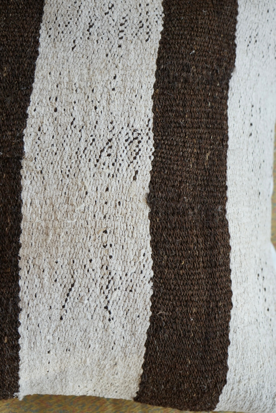 Türkiye Old Kilim Cushion Cover Brown , White Stripe Design 45 × 45 cm No.TR25554 / 送料無料・羊毛手織りキリム