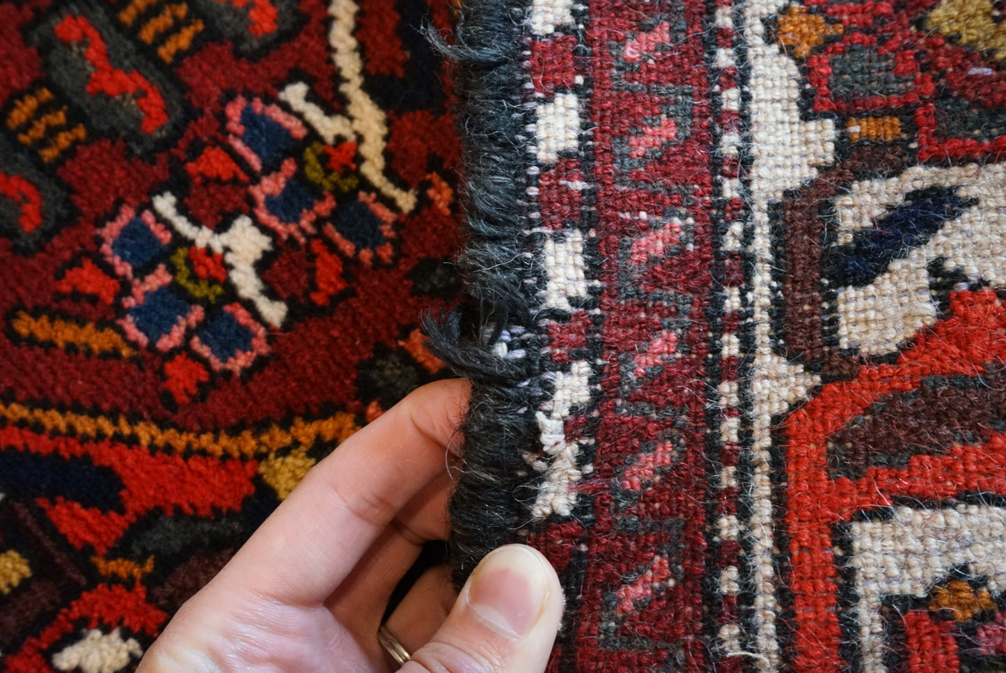 IRAN OLD BAKHTIARI SAMAVARI
1950年代 150 × 114 cm / 4'9 × 3'7" ft