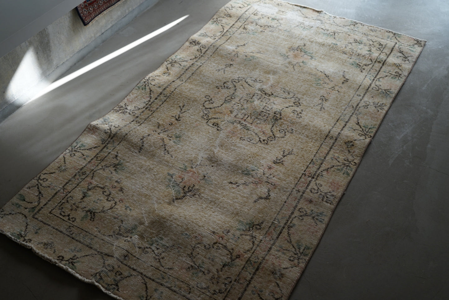 TURKEY OLD ISPARTA YELLOW BEIGE FLOWER 1970年代 194 × 106 cm No.TR25147