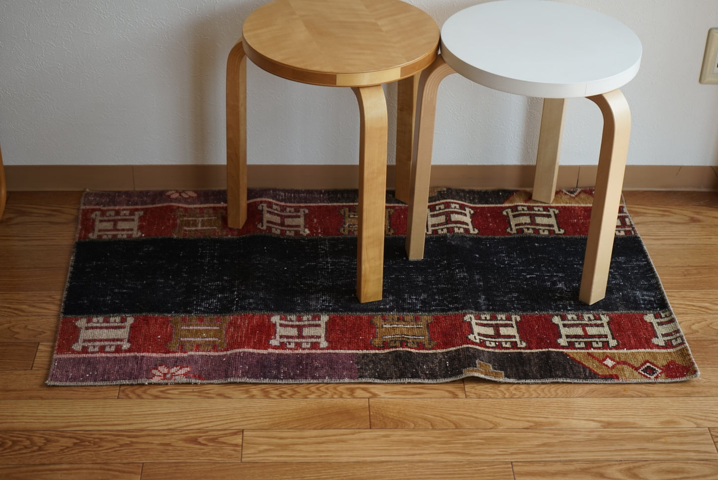 Türkiye Old Oushak Black , Red Patchwork Runner 1970年代 109 × 61.5 cm No.TR25421