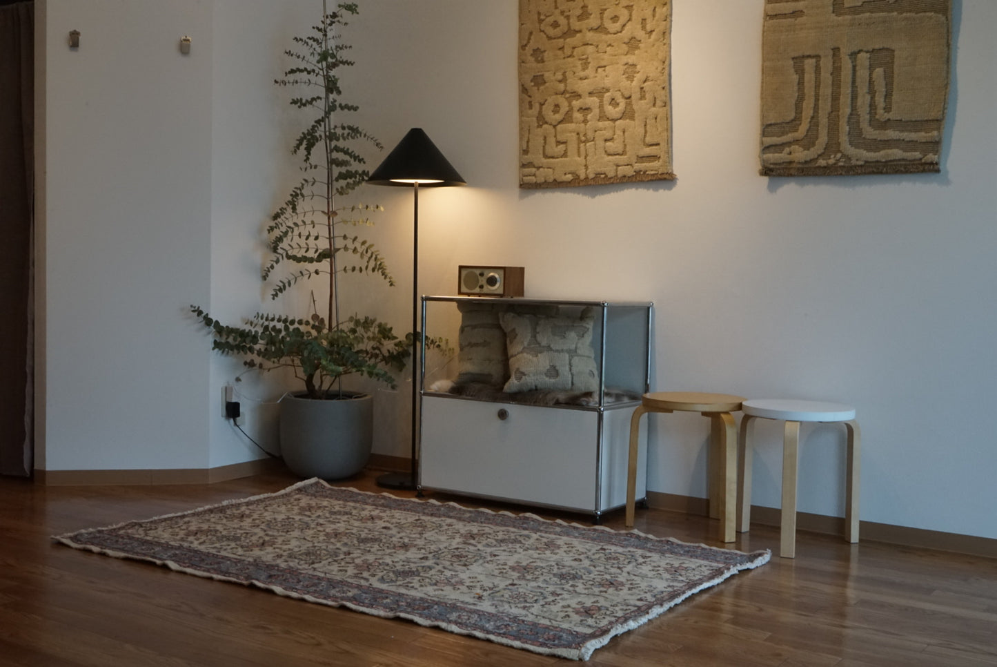 Türkiye Old Isparta Beige , Glay , Botanical 1970年代 176 × 119 cm No.TR25453