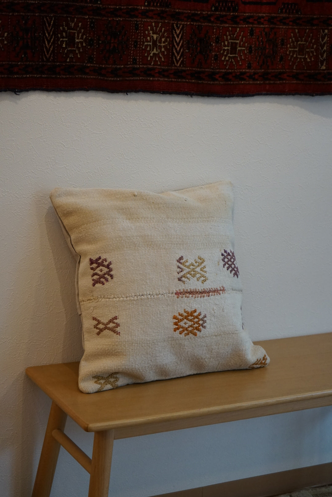 Türkiye Old Kilim Cushion Cover Ivory , Beige , Orange Tribal Patchwork Design 45 × 45 cm No.TR25570 / 送料無料・羊毛手織りキリム