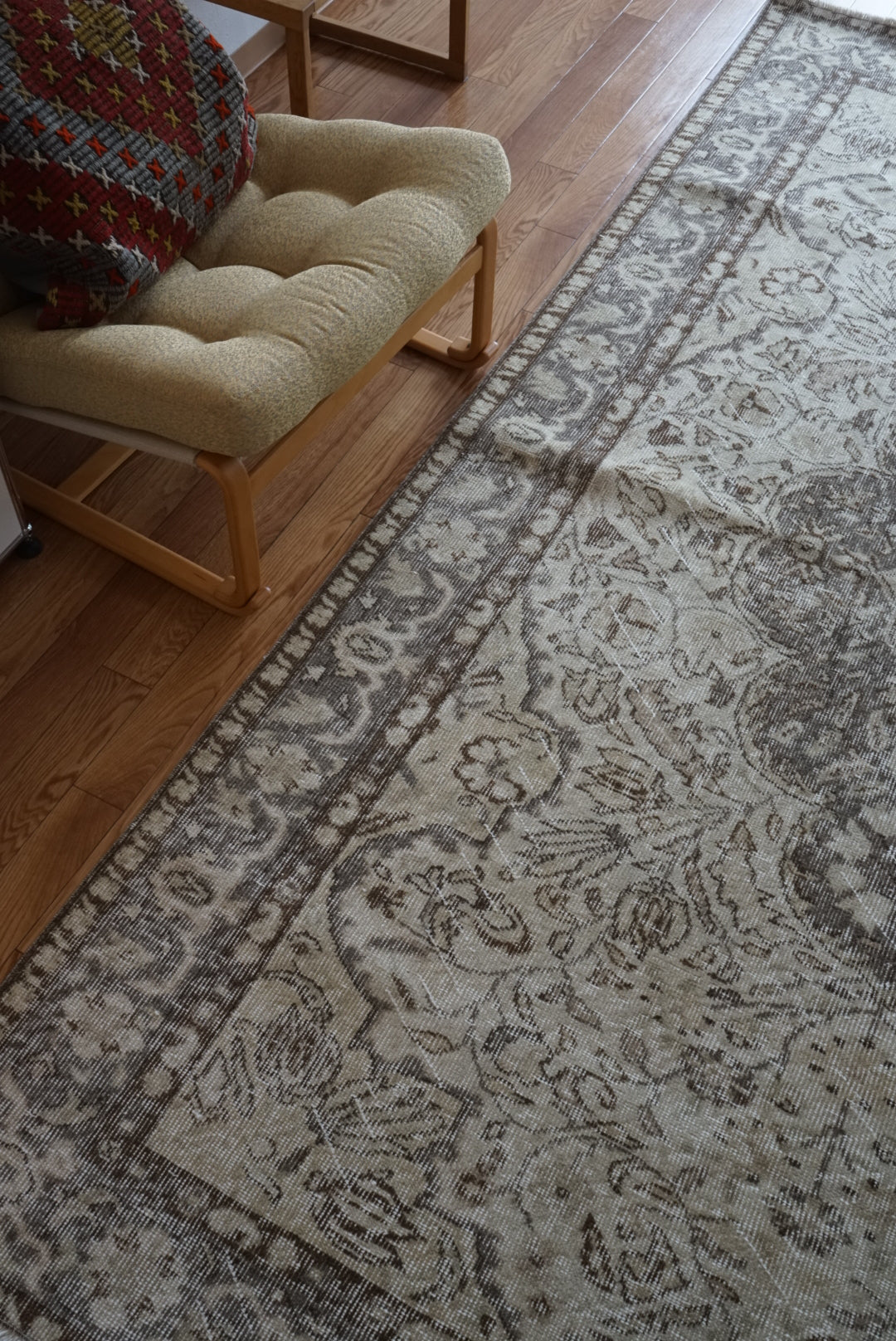Türkiye Old Isparta Medallion Beige , Glay 1960年代 260.5 × 164 cm No.TR25492 / 国内送料無料