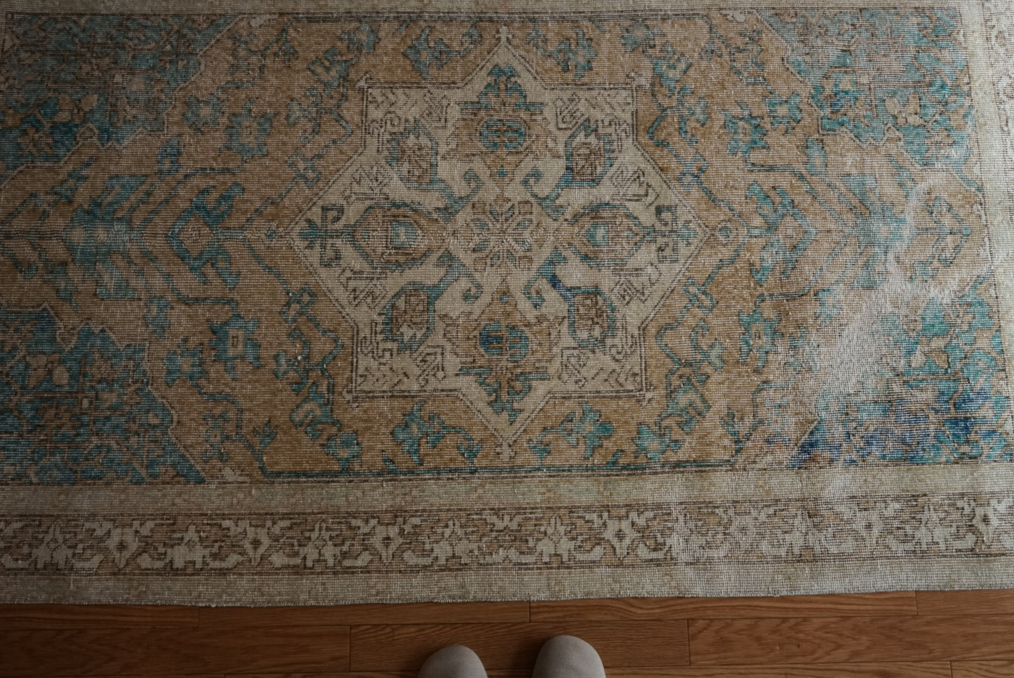 Türkiye Old Oushak Beige , Blue , Medallion 1960年代 227 × 132cm No.TR25454