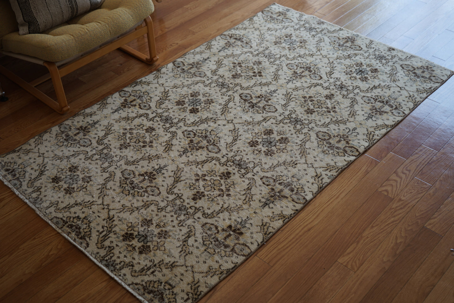 Türkiye Old Isparta Beige , Blue Floral 1970年代 191.5 × 116 cm No.TR25407