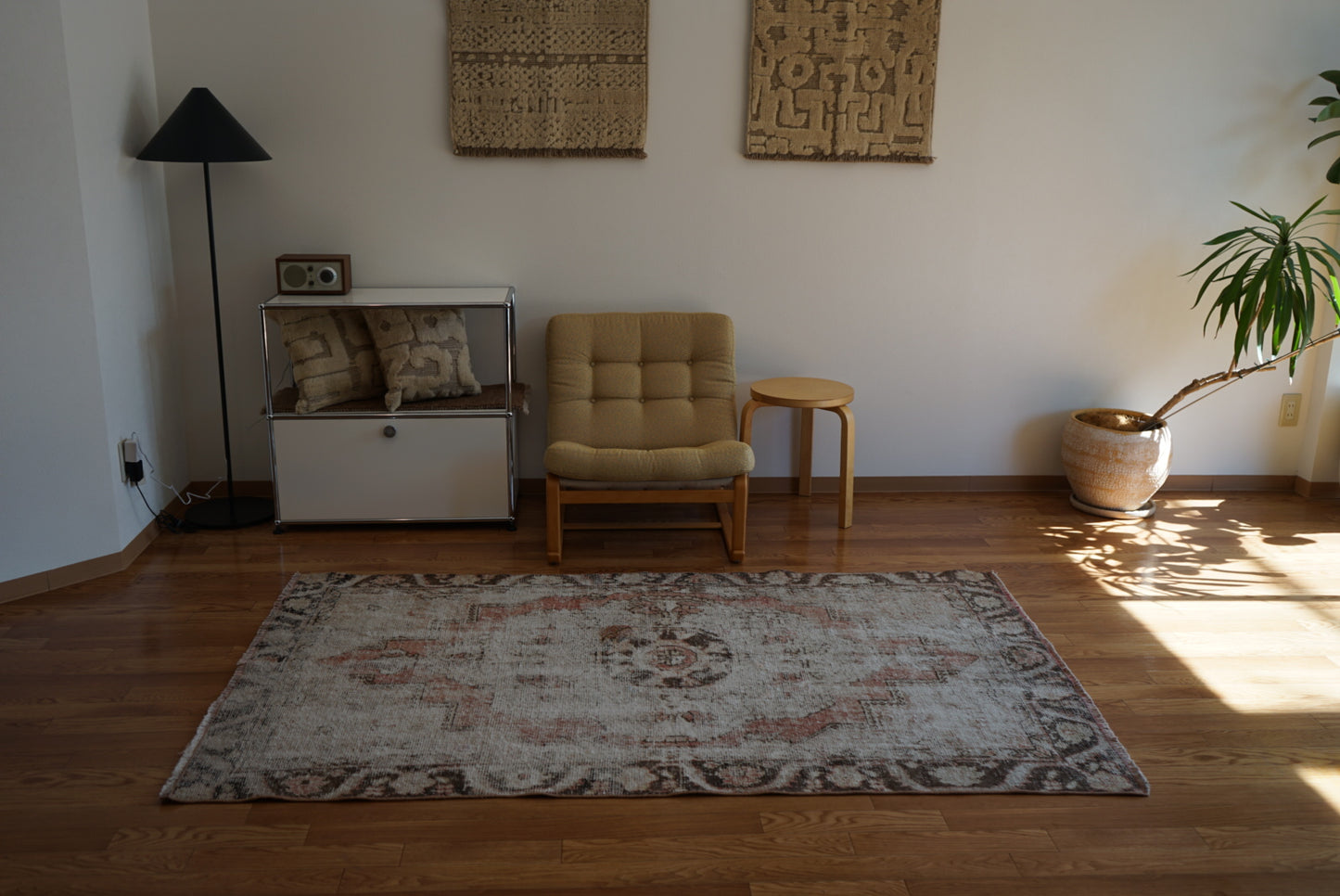 Türkiye Old Isparta Brown, CoralPink 1970年代 199 × 123 cm No.TR25277