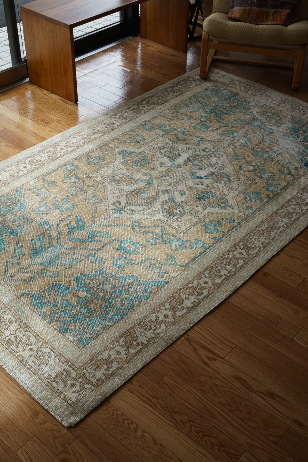 Türkiye Old Oushak Beige , Blue , Medallion 1960年代 227 × 132cm No.TR25454
