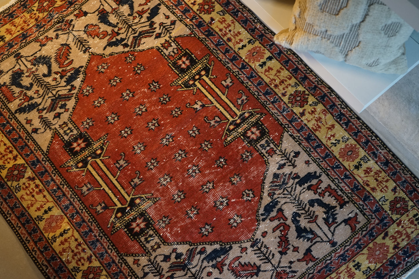 TURKEY VINTAGE ISPARTA PRAYER RUG 1950-1960年代 173 × 122 cm No.TR25174