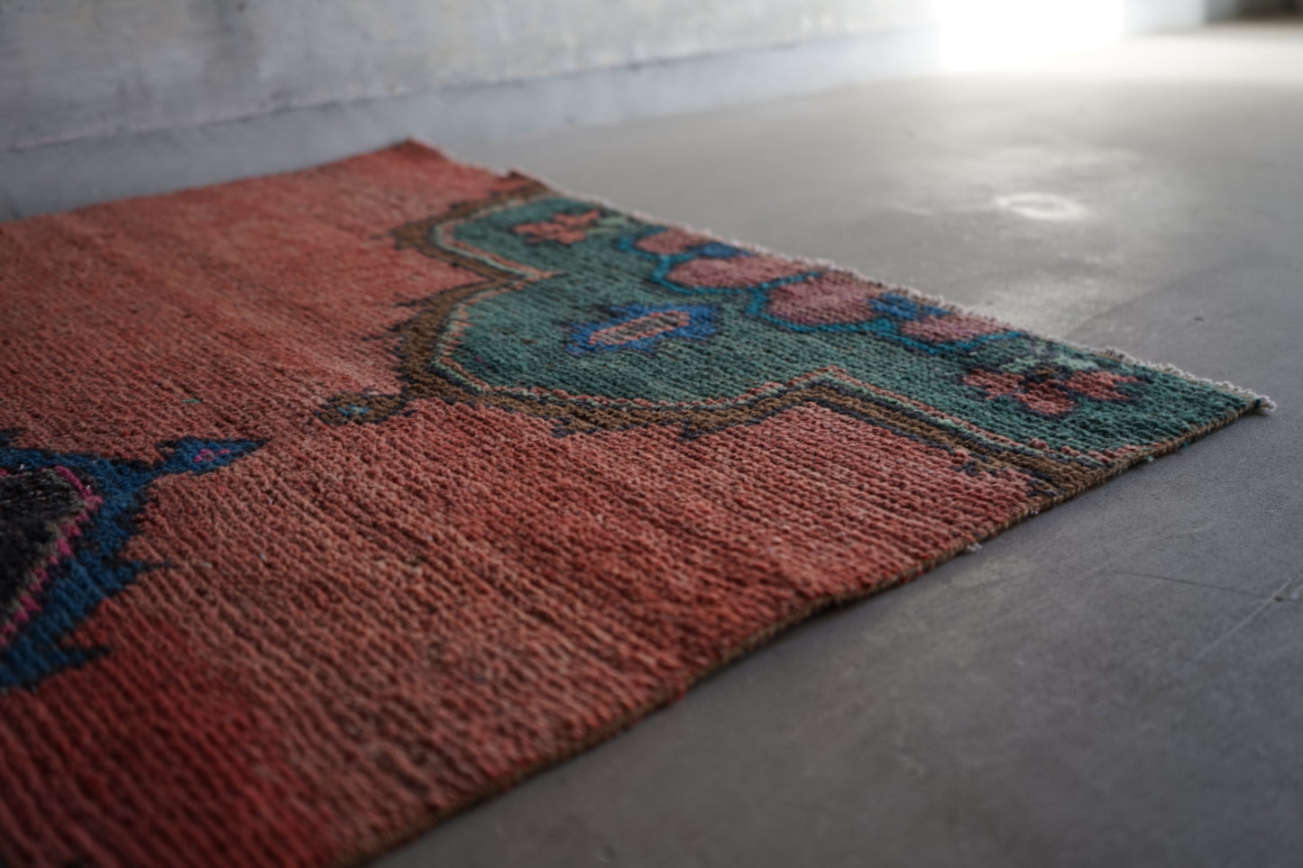 TURKEY OLD RUBY RED FLOWER SMALL SIZE 1970年代 116 × 71 cm No.TR25217