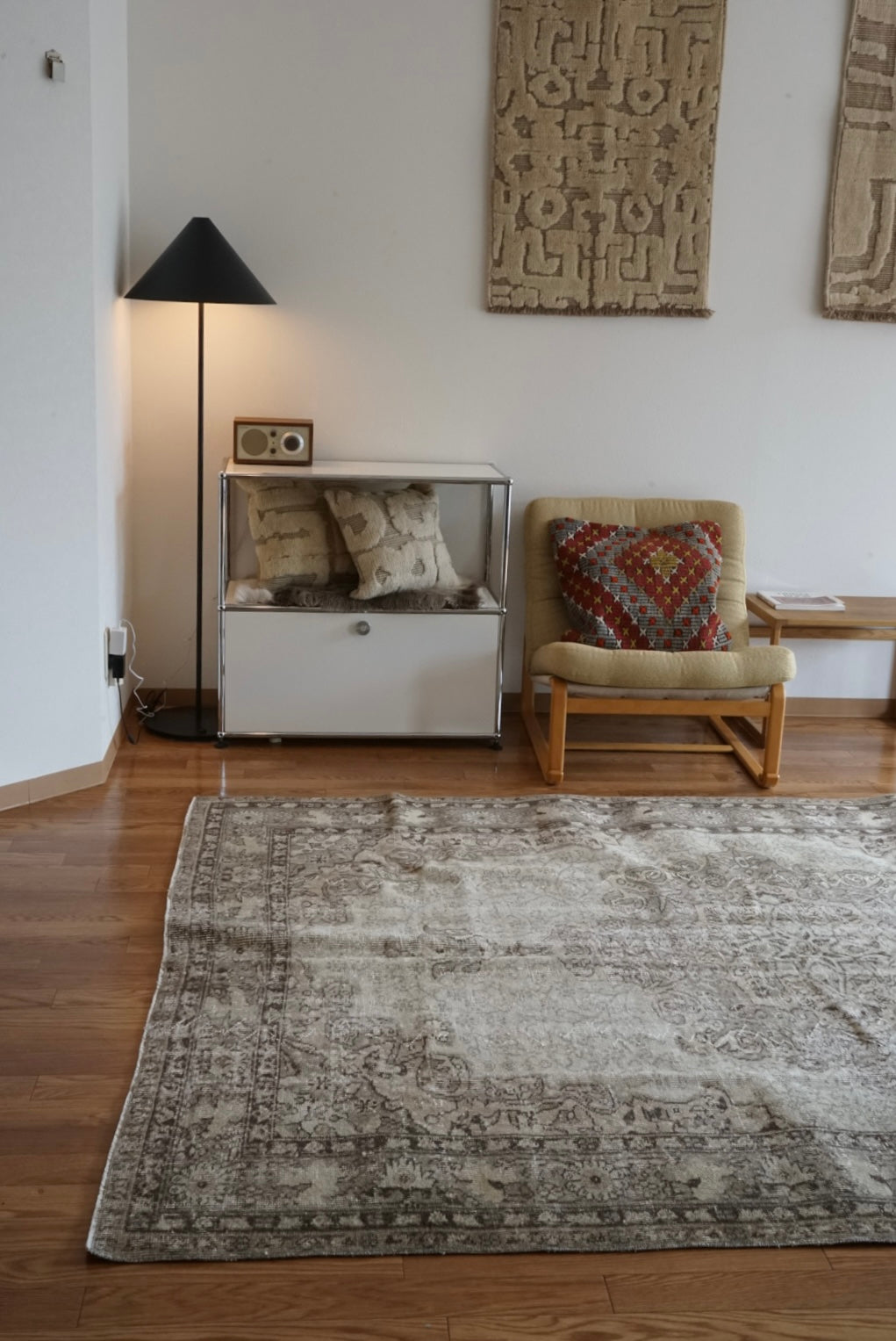 Türkiye Old Isparta Medallion Beige , Glay 1960年代 255.5 × 184 cm No.TR25491 / 国内送料無料