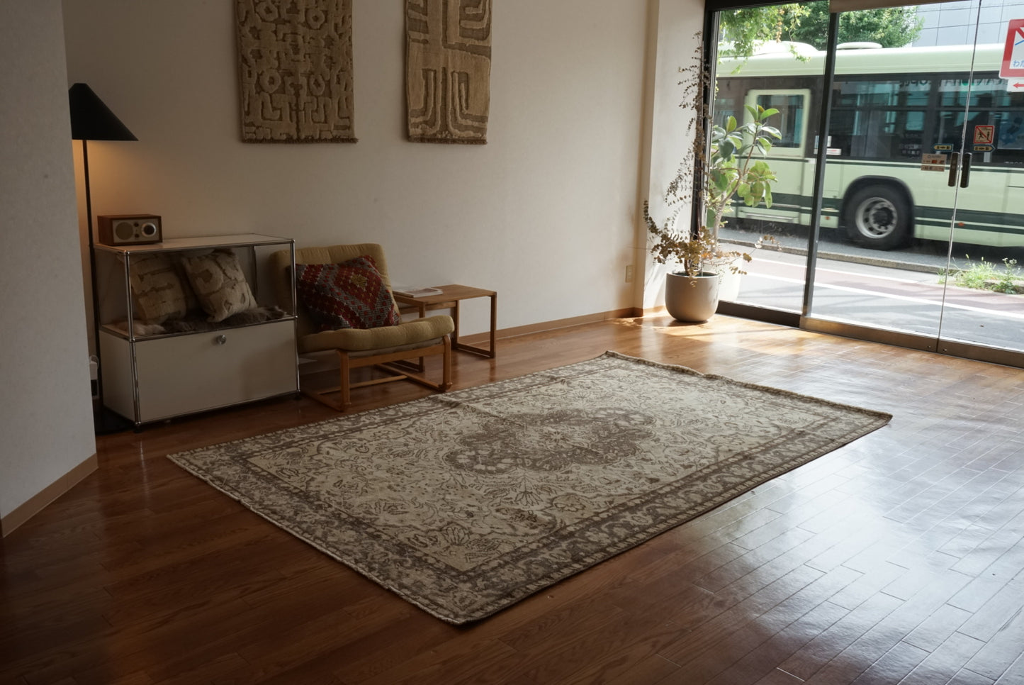 Türkiye Old Isparta Medallion Beige , Glay 1960年代 260.5 × 164 cm No.TR25492 / 国内送料無料