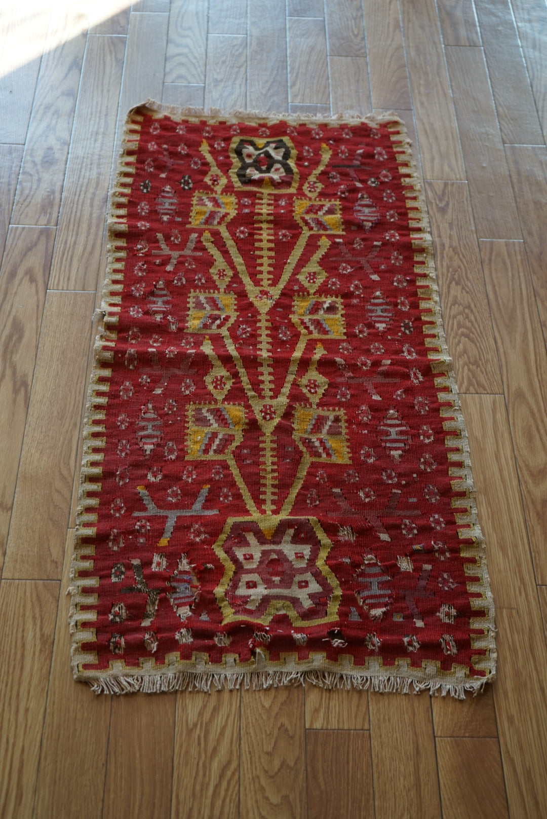 店頭販売 Tribal rug Türkiye Old Anatoria Kilim Tapestry Red , Yellow " Tree of life " 1960年代 111 × 53 cm No.TR25565 / 国内送料無料・羊毛手織りキリム