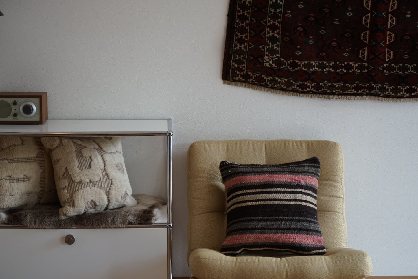 Türkiye Old Kilim Cushion Cover Pink , Black , Glay Mix Color Border Design 50 × 50 cm No.TR25526 / 国内送料無料・羊毛手織りキリム