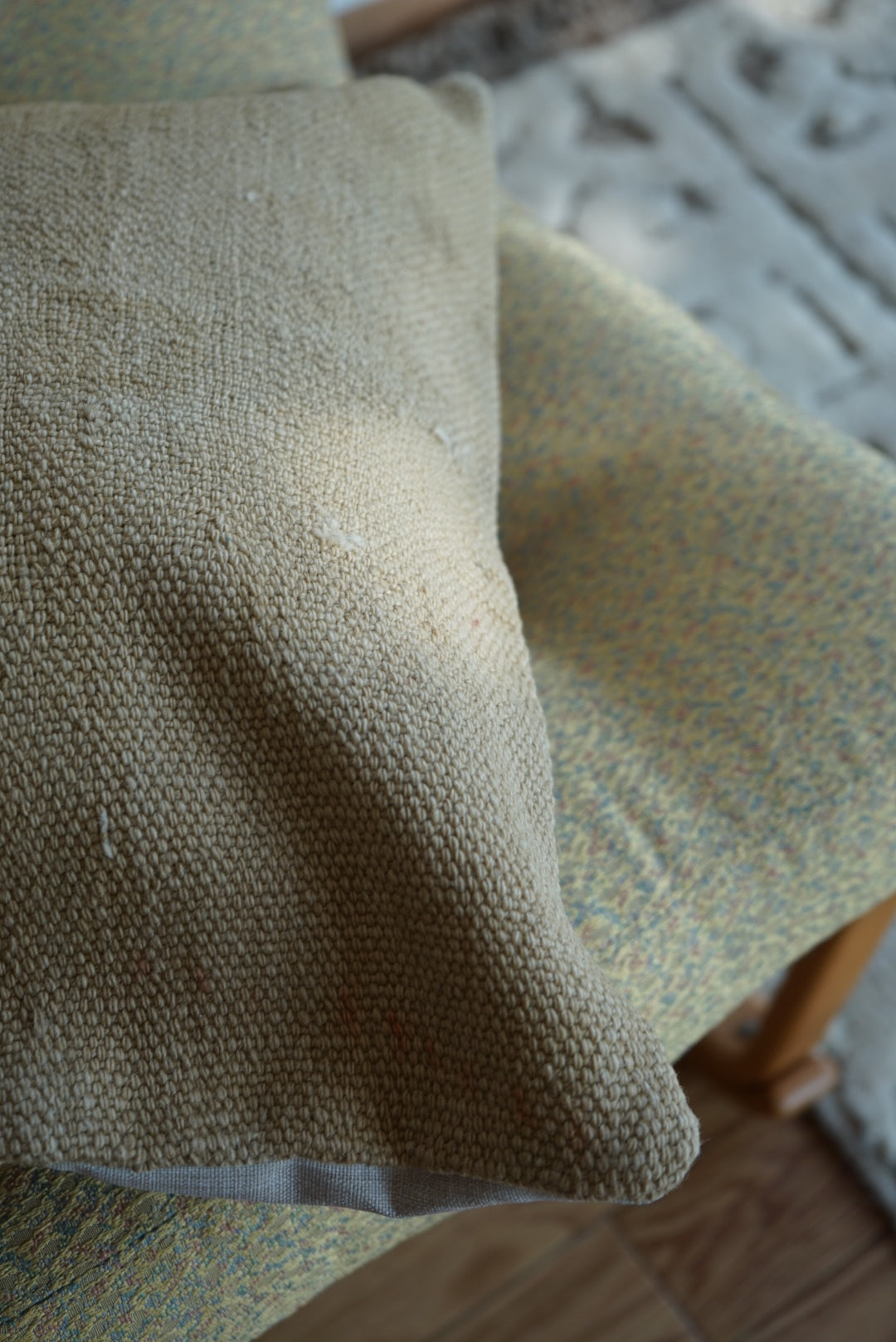 Türkiye Old Kilim Cushion Cover Brown , White Stripe Design 46 × 45 cm No.TR25563 / 送料無料・羊毛手織りキリム