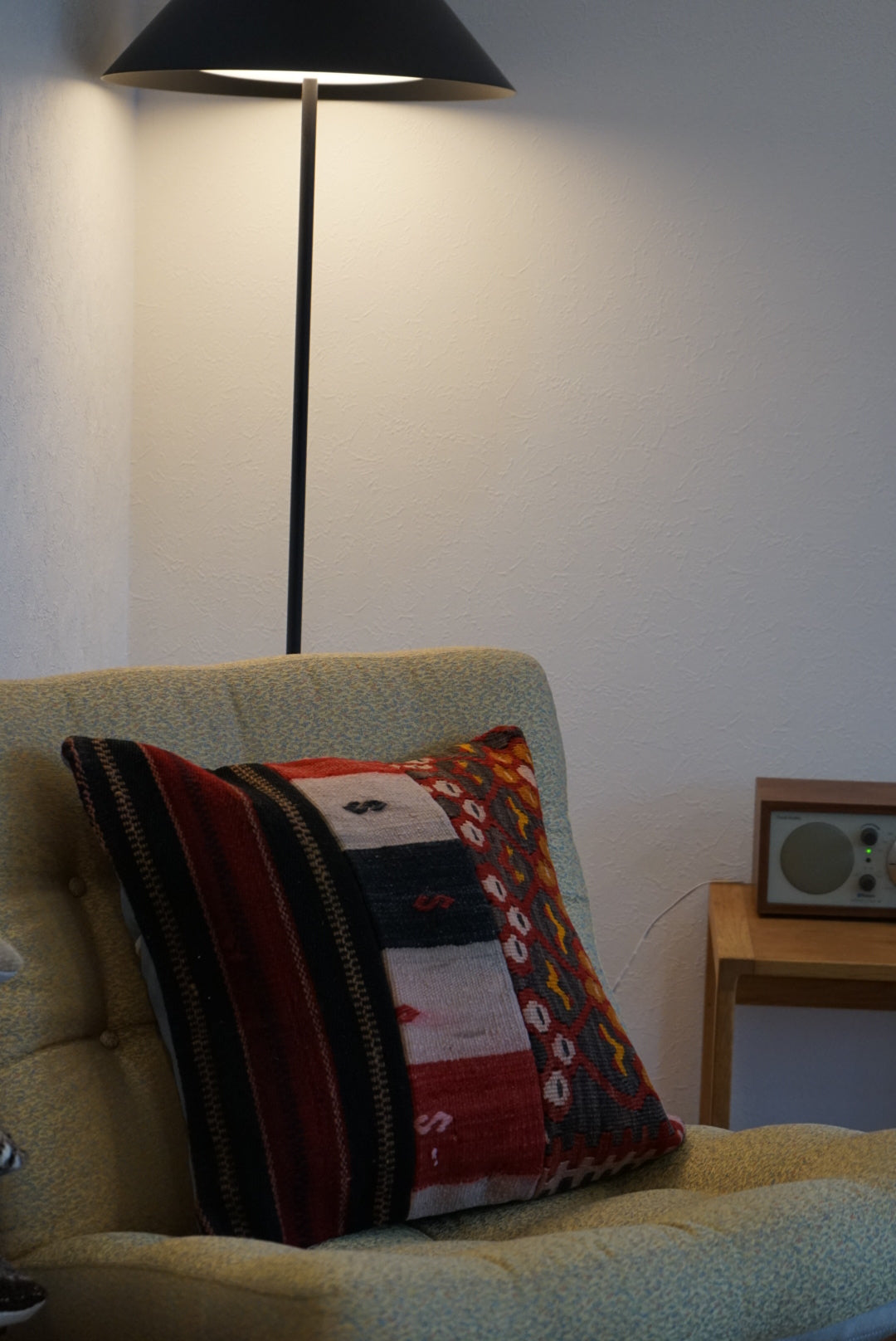 Türkiye Old Kilim Cushion Cover Red , Black , Beige Patchwork Design 45 × 45 cm No.TR25569 / 送料無料・羊毛手織りキリム