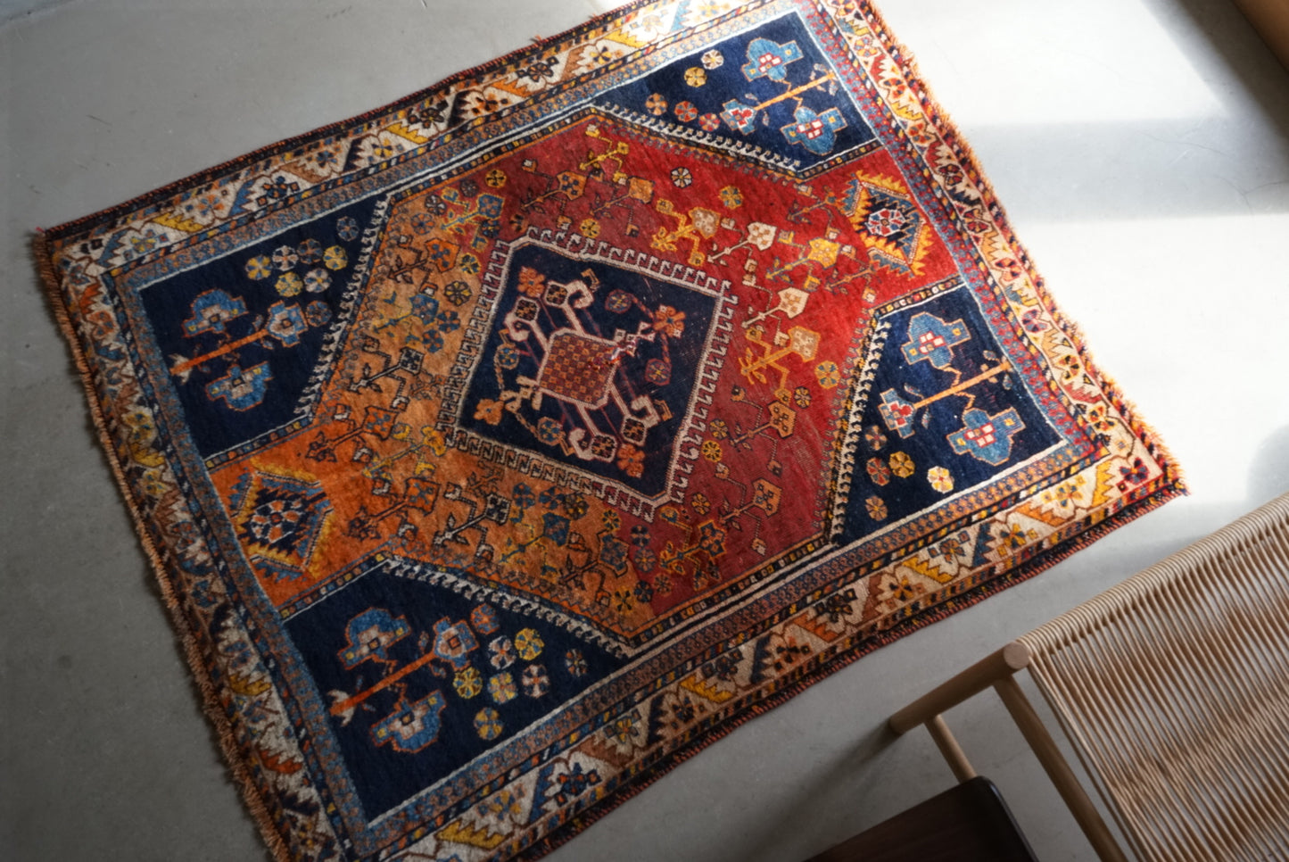 店頭販売 IRAN ANTIQUE QASHQAI BOLVALDI 1860年代 136 × 108 cm / 4'4" × 3'5" ft