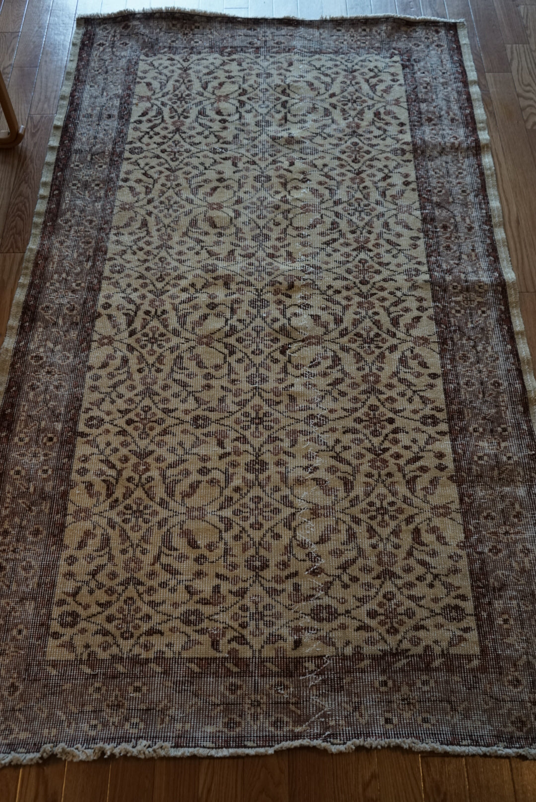 Türkiye Old Isparta Beige ,  Azuki Color Flower 1970年代 198.5 × 117 cm No.TR25519 / 国内送料無料・羊毛手織り絨毯