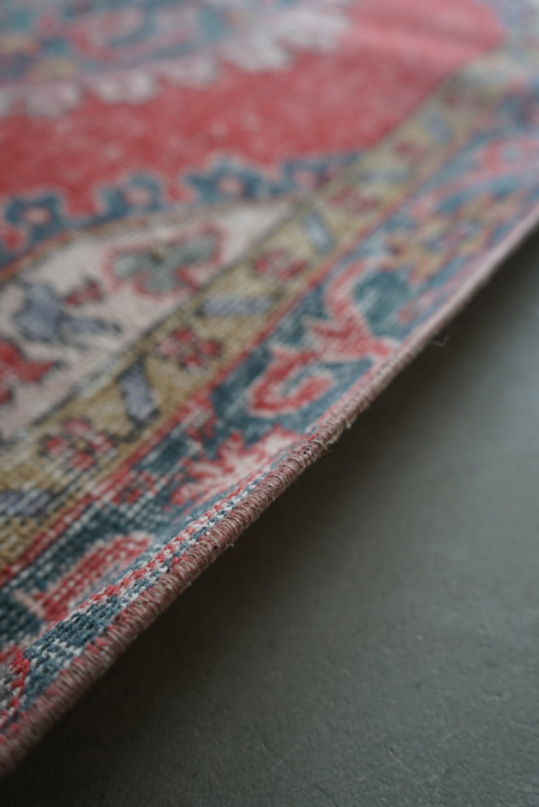 TURKEY OLD ISPARTA RED 1970年代 198 × 109 cm No.TR25143