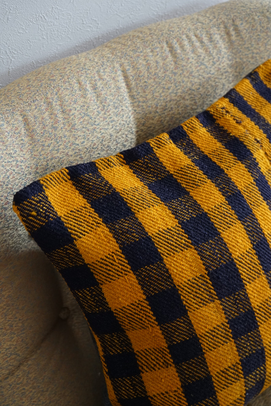 Türkiye Old Kilim Cushion Cover Yellow , Navy Checker Design 45 × 45 cm No.TR25530 / 国内送料無料・羊毛手織りキリム