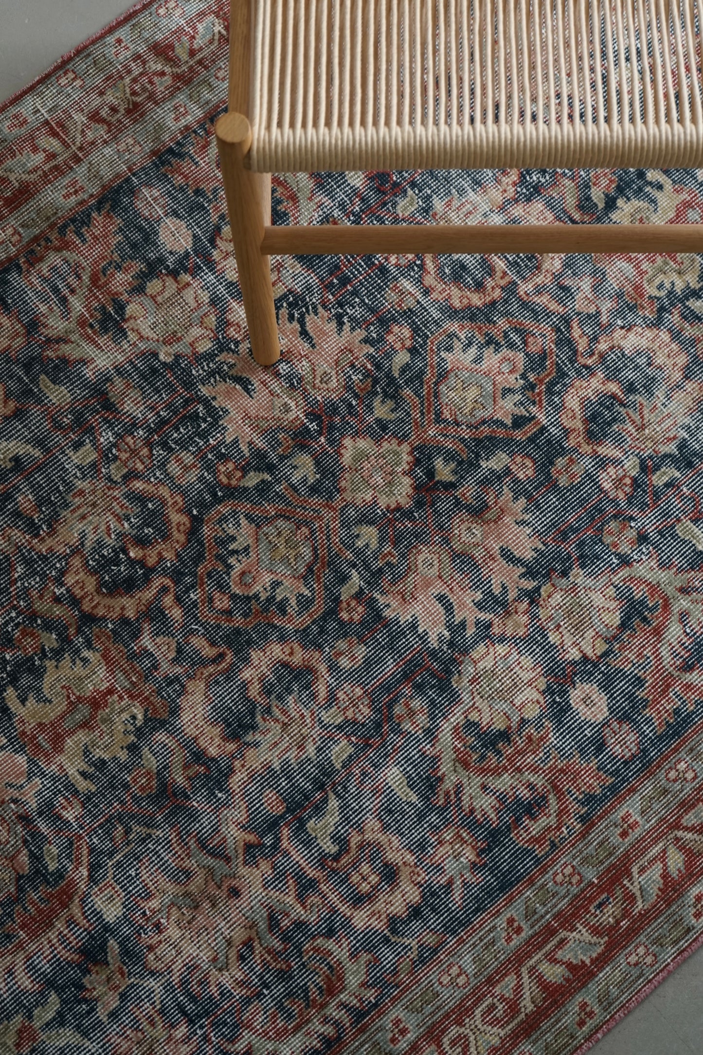 TURKEY OLD ISPARTA NAVY FLORAL 1970年代 207 × 114 cm No.TR25176