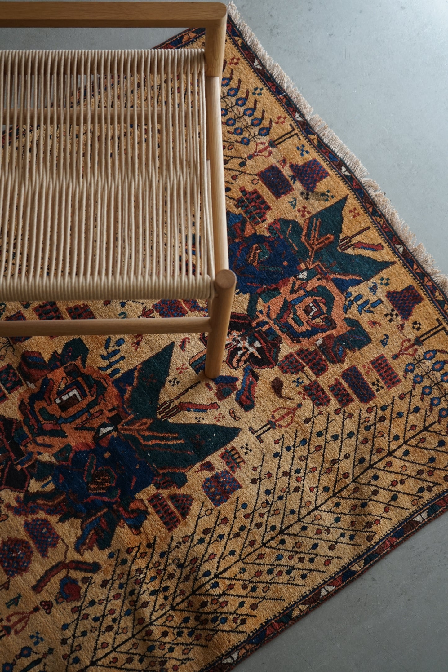 店頭販売 IRAN ANTIQUE QASHQAI SHIRAZ NEYRIZ 1770年代 114 × 129 cm