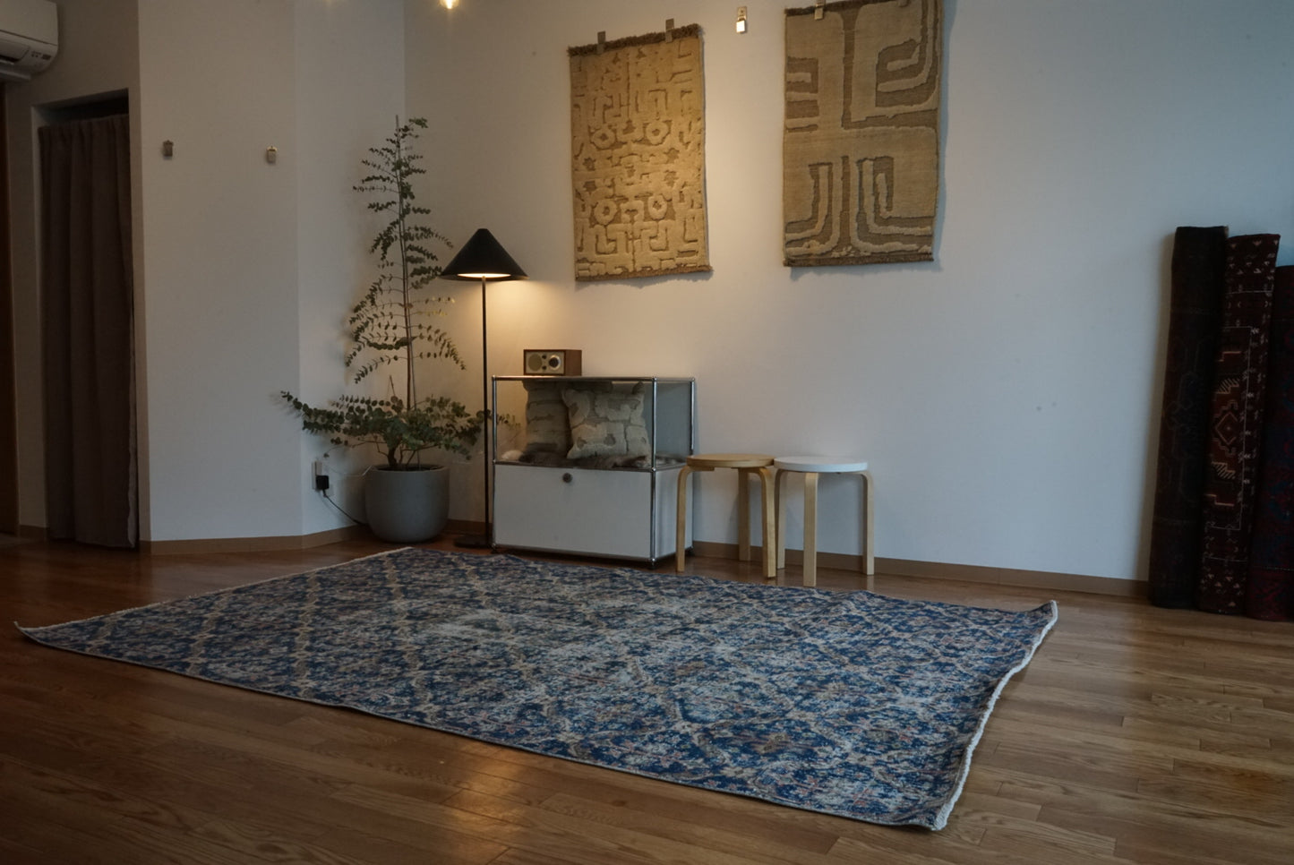 Türkiye Old Isparta Blue 1970年代 255 × 176.5 cm No.TR25434