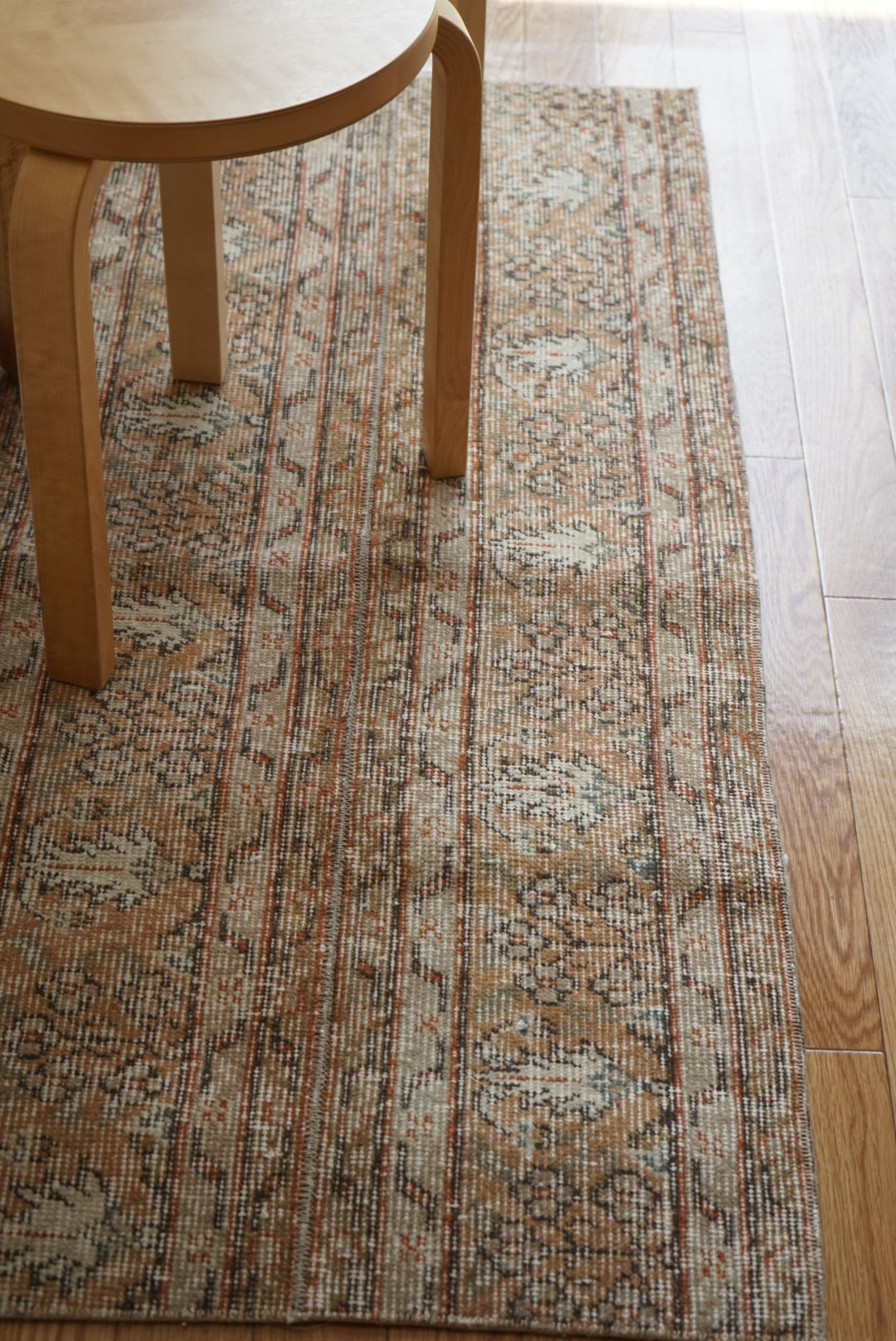 Türkiye Old Oushak Beige , Orange Patchwork Runner 1970年代 131 × 60 cm No.TR25422