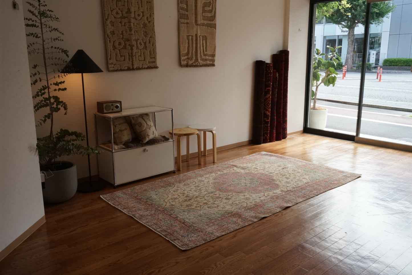 Türkiye Old Isparta Beige , Red , Green Medallion 1960年代 244 × 142 cm No.TR25455