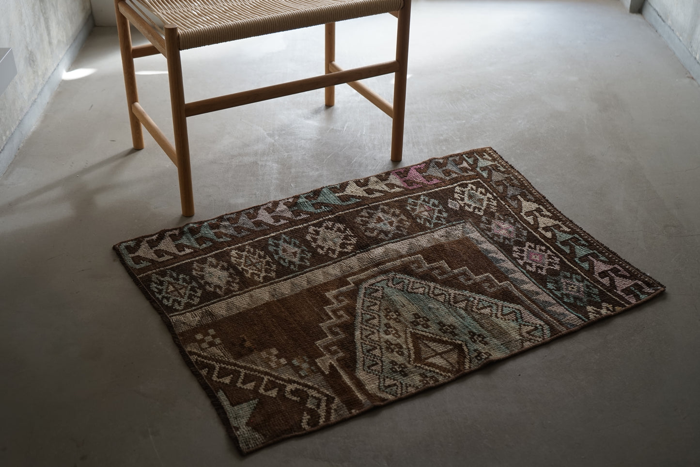TURKEY VINTAGE SMALL BROWN RUG 93.5 × 70 cm No.TR25167