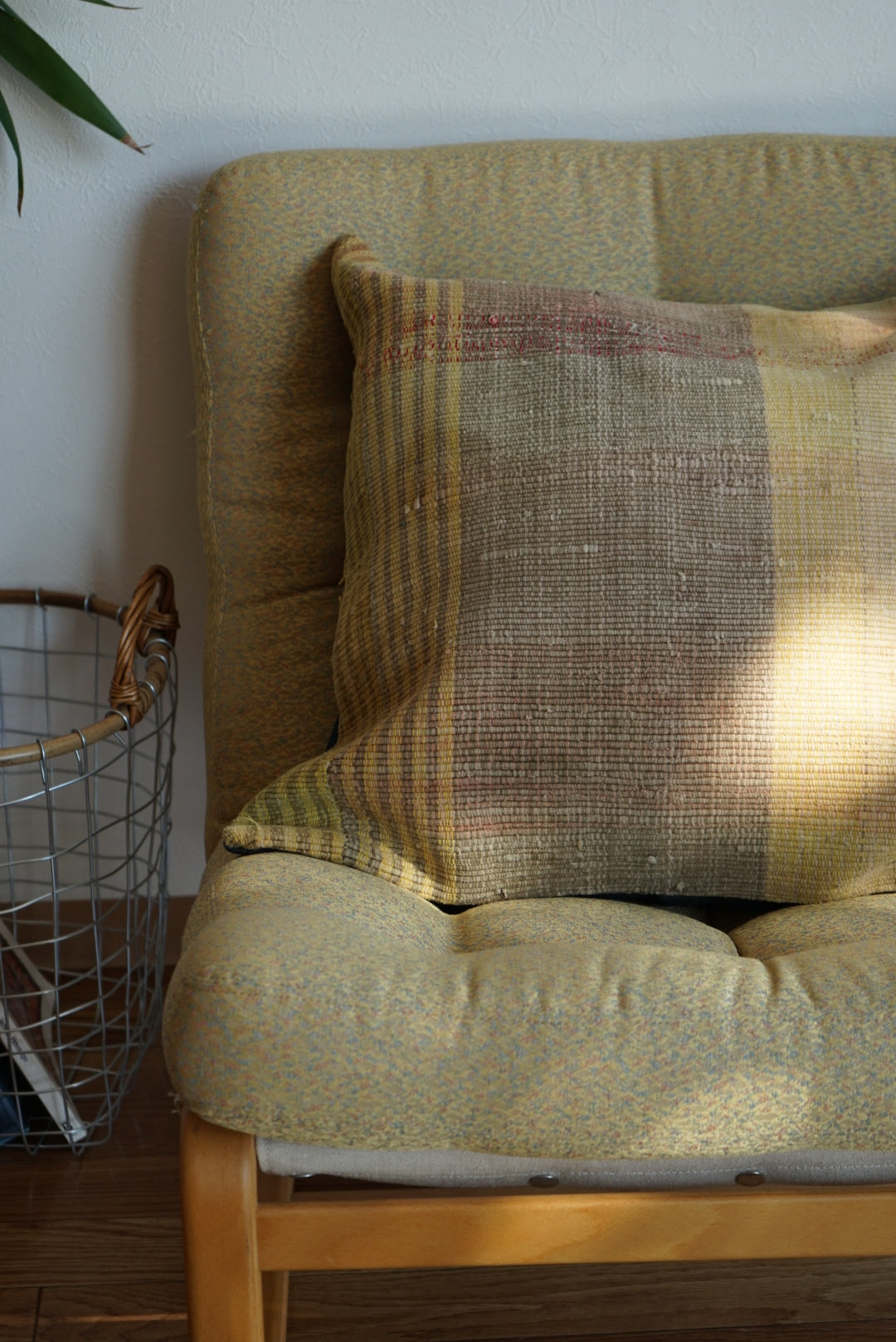 Türkiye Old Kilim Cushion Cover Yellow , Beige , Glay Mix Stripe Design 52 × 50 cm No.TR25560 / 送料無料・羊毛手織りキリム
