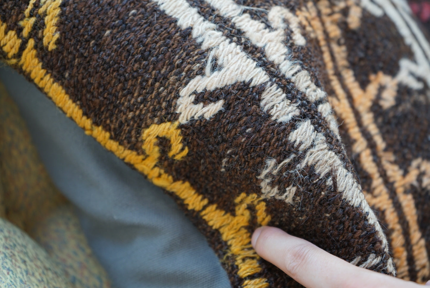 Türkiye Old Kilim Cushion Cover Brown Tribal Design 50 × 50 cm No.TR25555 / 送料無料・羊毛手織りキリム