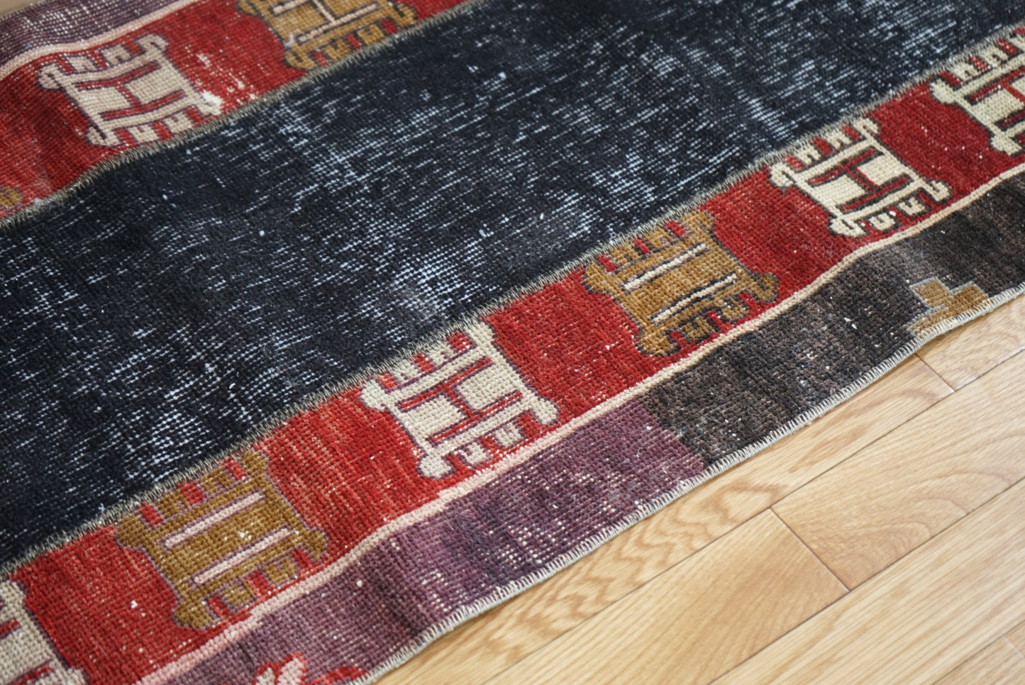 Türkiye Old Oushak Black , Red Patchwork Runner 1970年代 109 × 61.5 cm No.TR25421