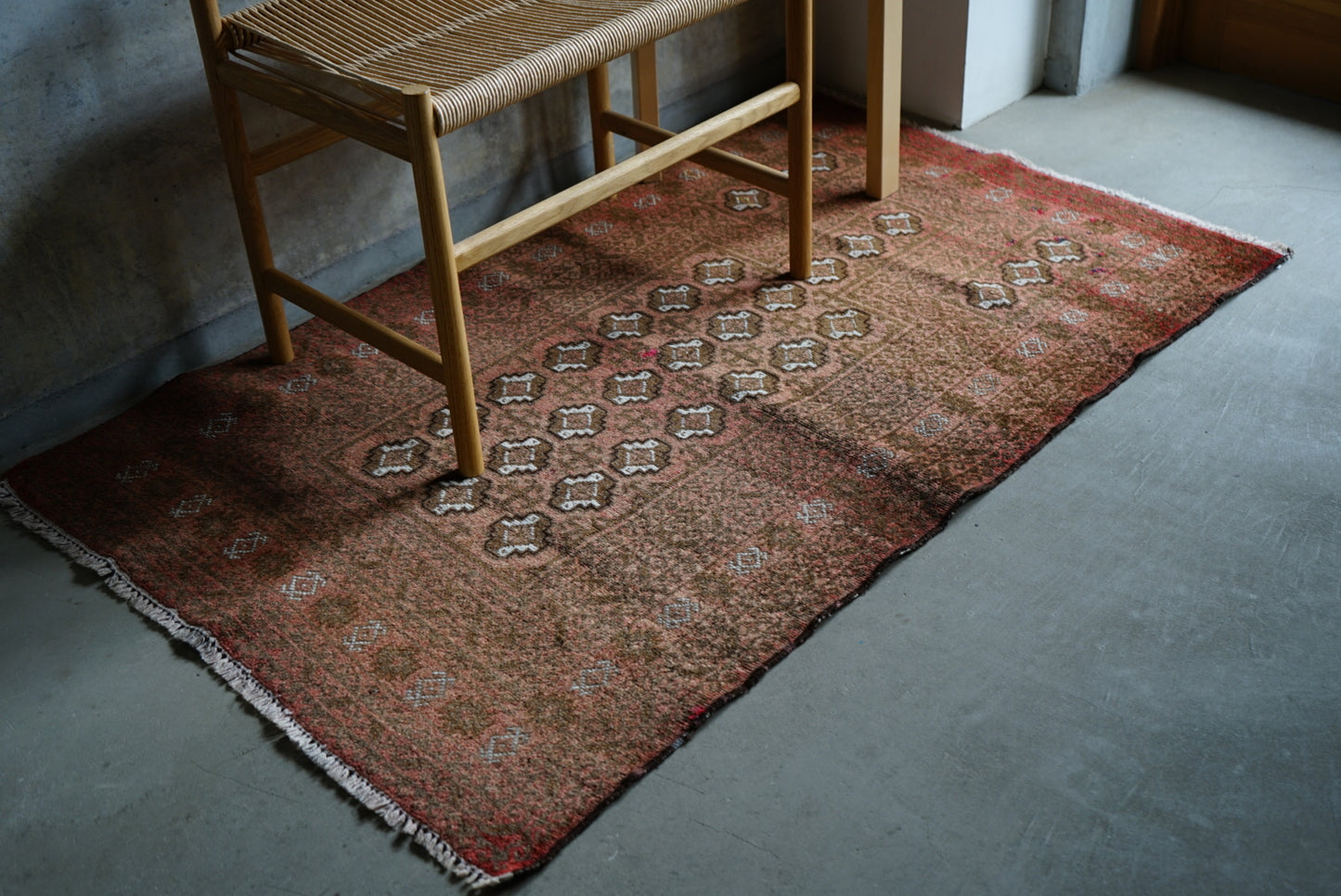 AFGHANISTAN OLD BALUCH PRAYER RUG 1970年代 138 × 88 cm