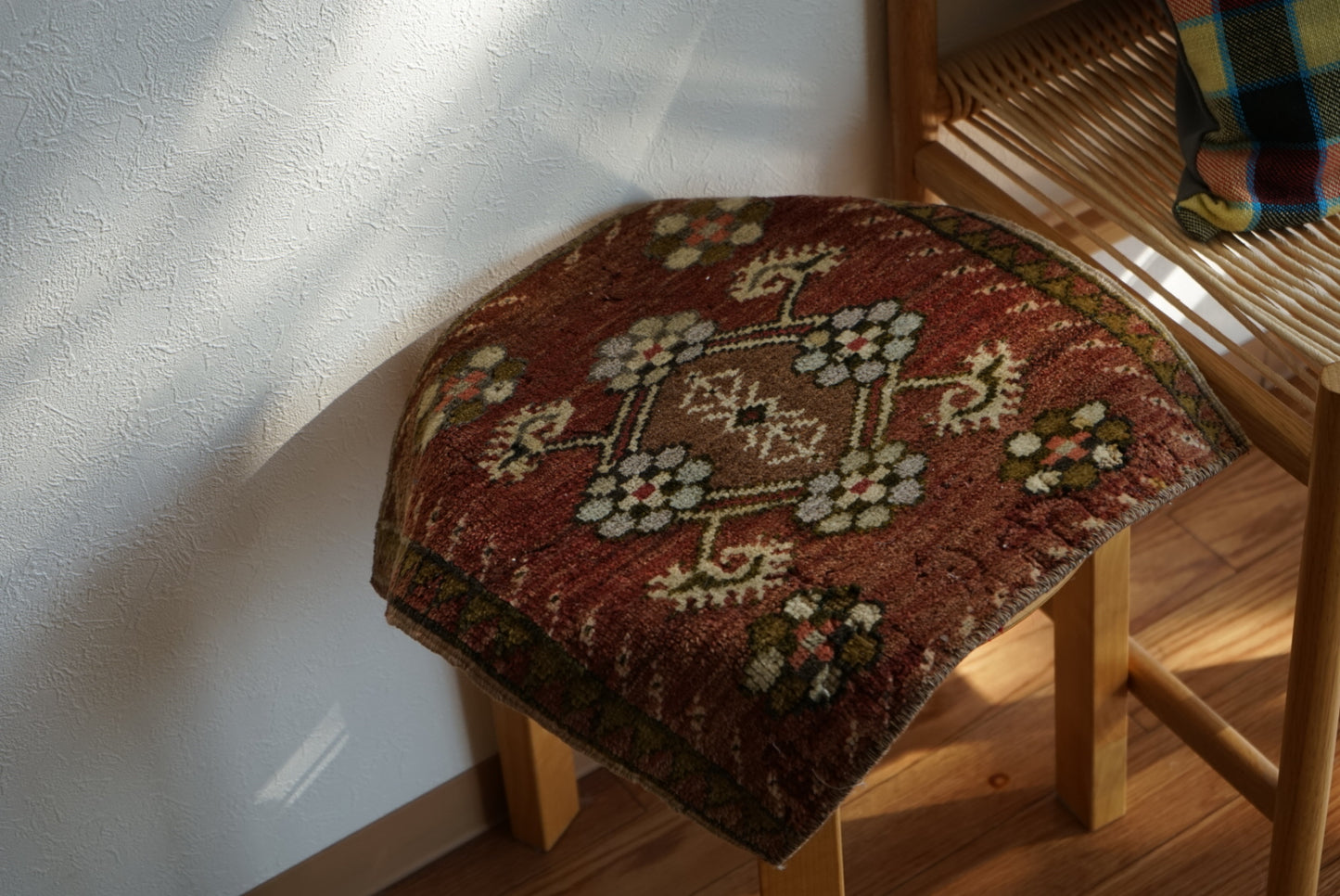 Türkiye Old Oushak 1970年代 42 × 37.5 cm No.TR25536 / 国内送料無料・羊毛手織り絨毯